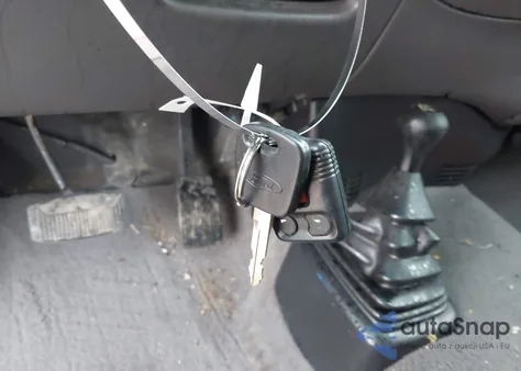 2002 Ford F-150 Xl/Xlt z USA, uszkodzony, nr VIN 2FTRF08W02CA48141